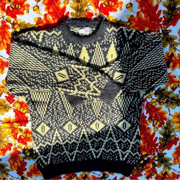 Gorgeous Vintage Wool Sweater - Picture 1 of 6